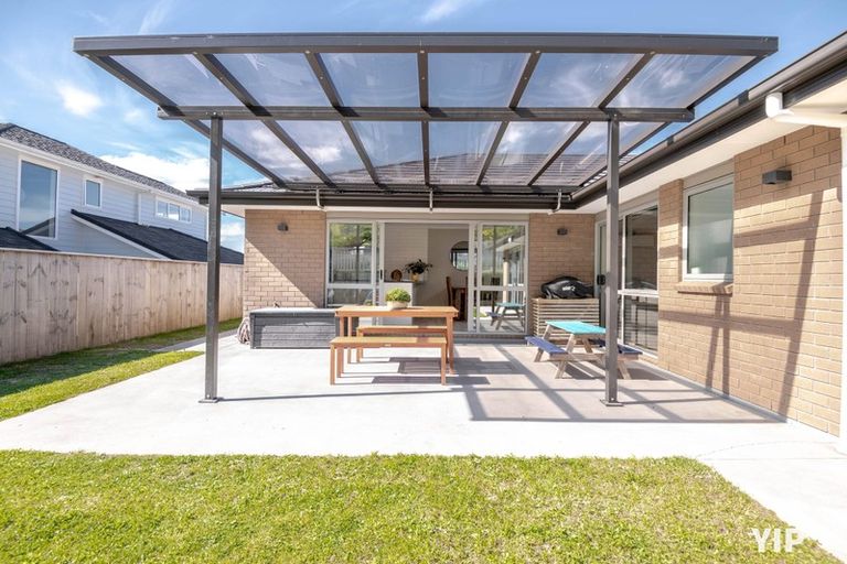 Photo of property in 21 Bickerton Rise, Churton Park, Wellington, 6037