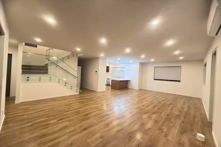 Photo of property in 142a Luckens Road, West Harbour, Auckland, 0618