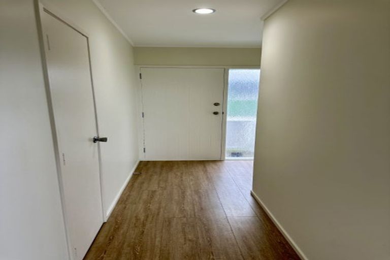 Photo of property in 2/51 Shanaway Rise, Hillcrest, Auckland, 0627