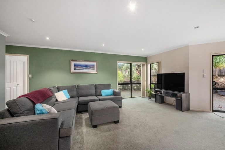 Photo of property in 60 Cabeleigh Drive, Helensville, 0800