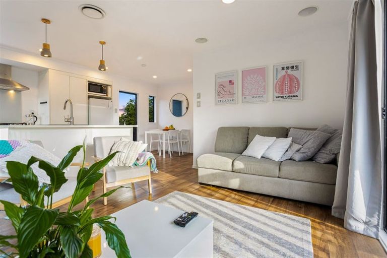 Photo of property in 5 Lowell Place, Massey, Auckland, 0614