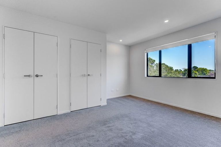 Photo of property in 11/9 Schnapper Rock Road, Greenhithe, Auckland, 0632