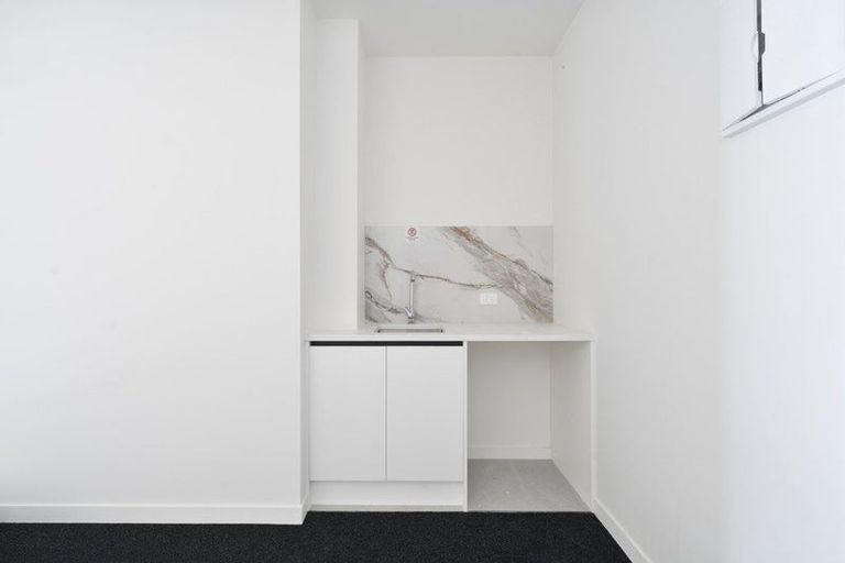 Photo of property in 44 Taipahitini Road, Rosehill, 2113