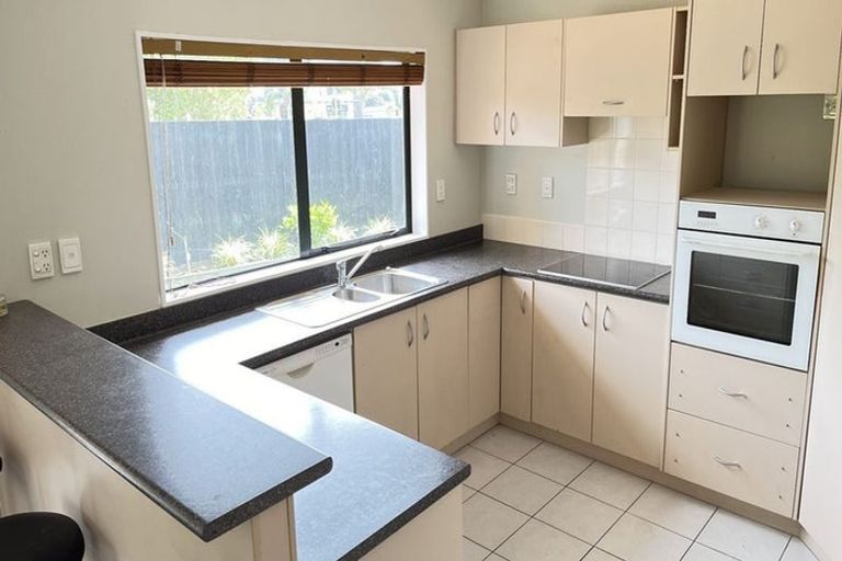 Photo of property in 20 Jade Court, Rosedale, Auckland, 0632