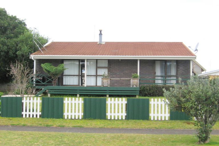 Photo of property in 106 Lorraine Place, Whangamata, 3620