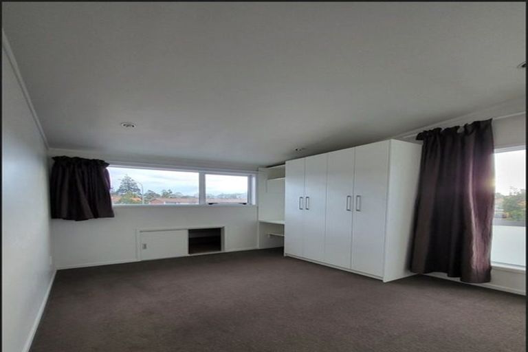 Photo of property in 2/34 Evelyn Place, Hillcrest, Auckland, 0627