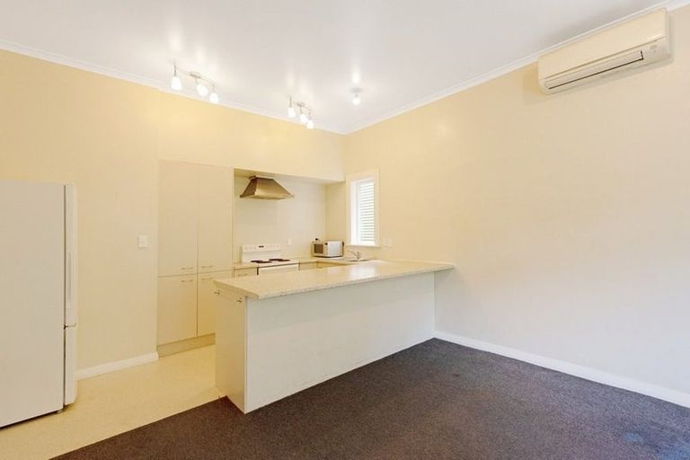 Photo of property in 82 Glenmore Street, Northland, Wellington, 6012