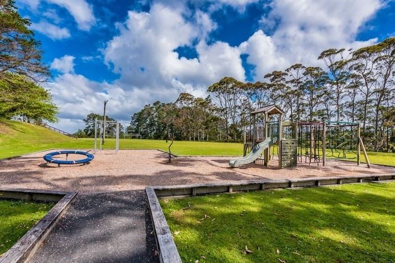 Photo of property in 21 Donovan Avenue, Massey, Auckland, 0614