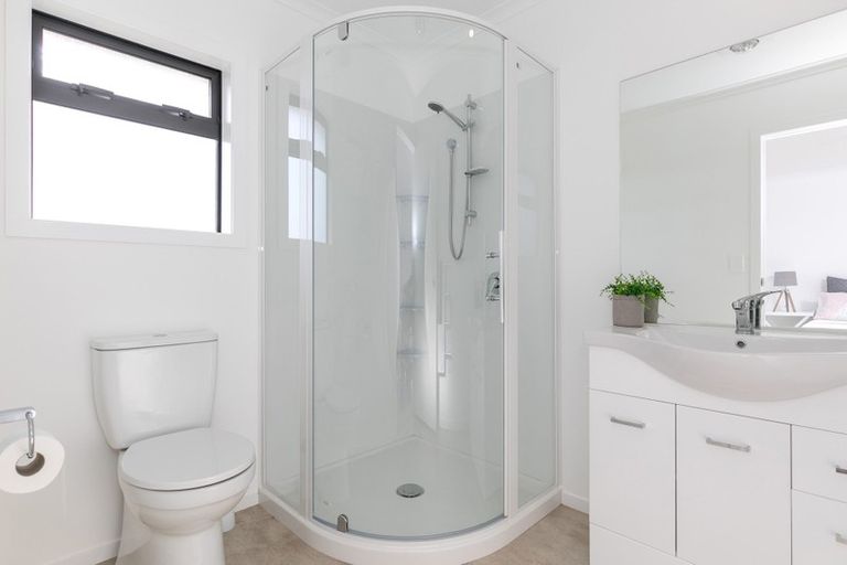 Photo of property in 8 Bosun Place, Te Atatu Peninsula, Auckland, 0610