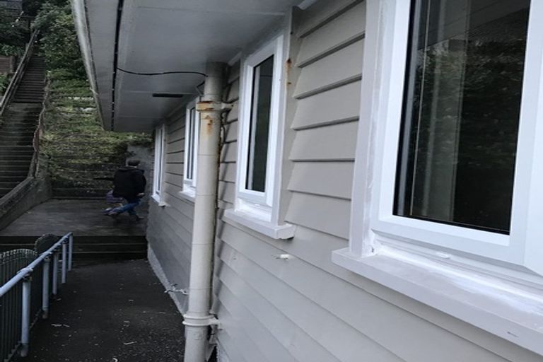 Photo of property in 24 Severn Street, Island Bay, Wellington, 6023