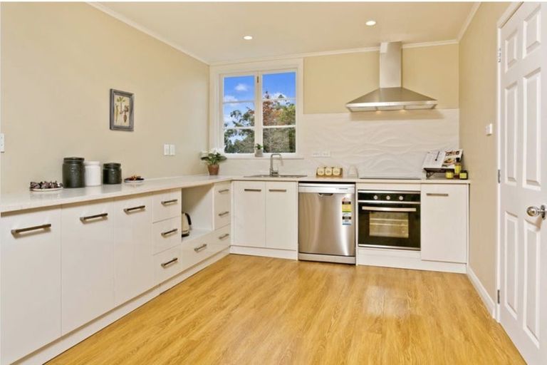 Photo of property in 187 Browns Bay Road, Browns Bay, Auckland, 0630