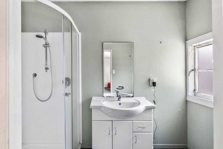 Photo of property in 10 Green Street, Newtown, Wellington, 6021