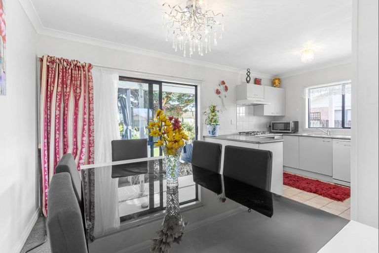 Photo of property in 128 Collins Road, Melville, Hamilton, 3206