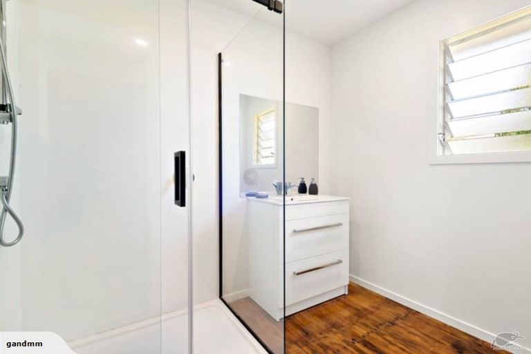 Photo of property in 90 Gloria Avenue, Te Atatu Peninsula, Auckland, 0610