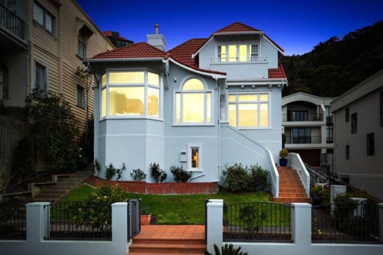 Photo of property in 210 Oriental Parade, Oriental Bay, Wellington, 6011