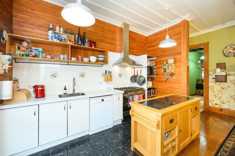 Photo of property in 74 Pitama Road, Awapuni, Palmerston North, 4412