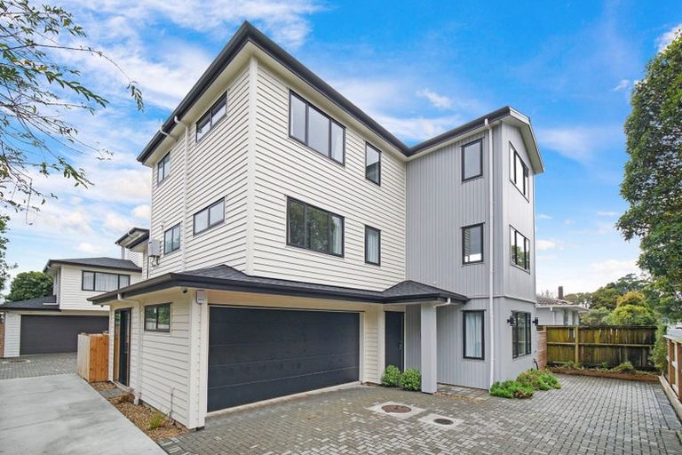 Photo of property in 421a Bucklands Beach Road, Bucklands Beach, Auckland, 2012