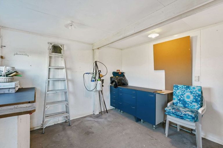 Photo of property in 7 Montcalm Close, Orewa, 0931