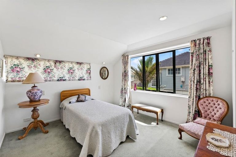 Photo of property in 12a Saltburn Road, Milford, Auckland, 0620