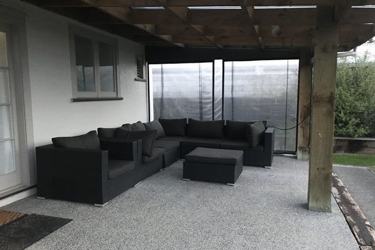 Photo of property in 21 Featherston Street, Takaro, Palmerston North, 4412