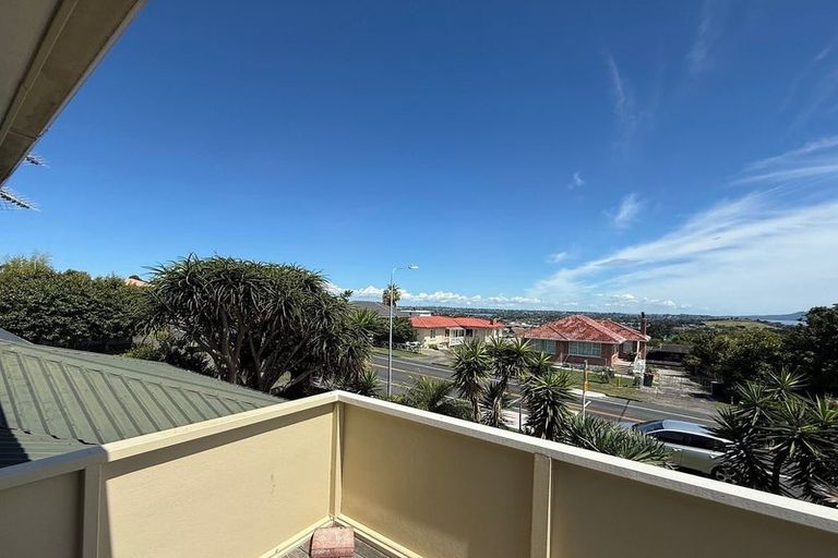 Photo of property in 62 Bradbury Road, Botany Downs, Auckland, 2010