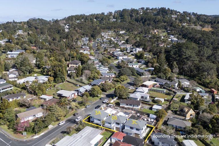 Photo of property in 3b Pendlebury Street, Green Bay, Auckland, 0604