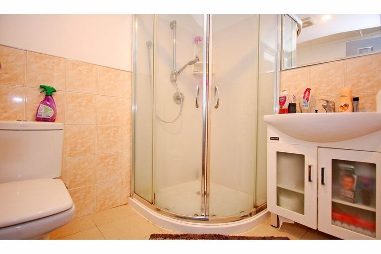 Photo of property in 16 Beaufort Place, Papatoetoe, Auckland, 2025