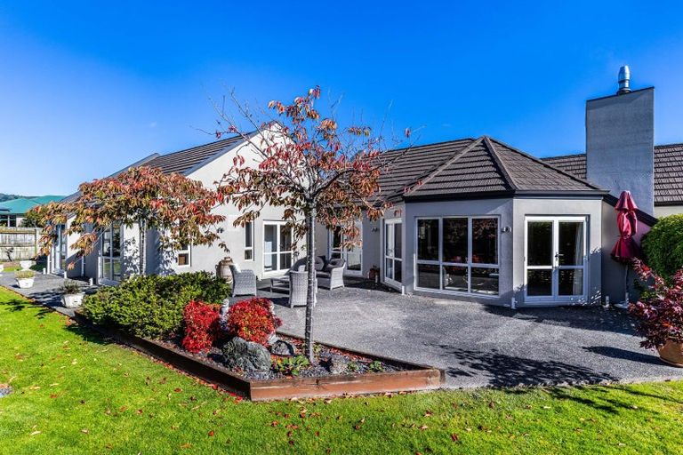 Photo of property in 10 Glentui Place, Waikawa, Picton, 7220