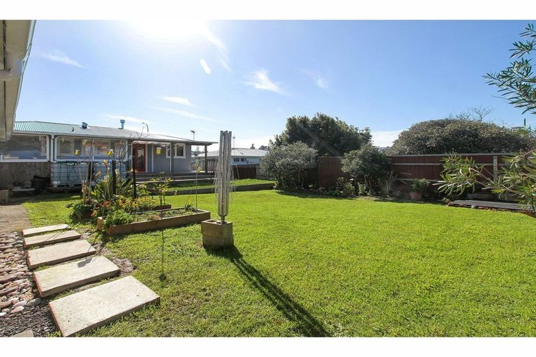 Photo of property in 20 Melba Street, Beach Haven, Auckland, 0626