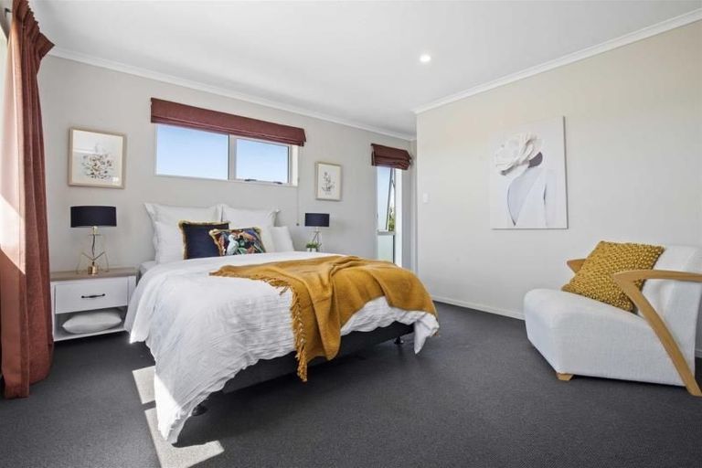 Photo of property in 16 Pono Place, Waiuku, 2123