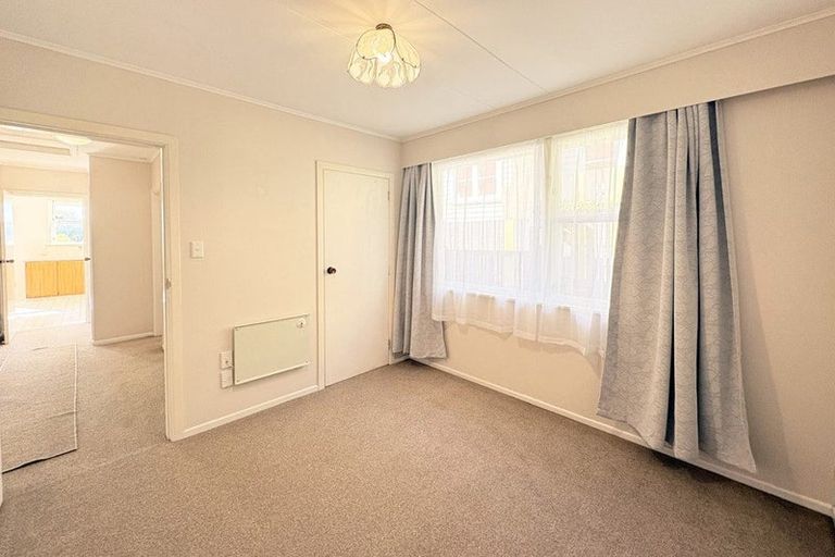 Photo of property in 1 Holmes Grove, Naenae, Lower Hutt, 5011