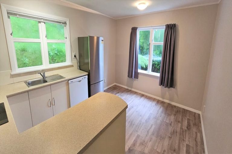 Photo of property in 54 Glenmore Street, Northland, Wellington, 6012