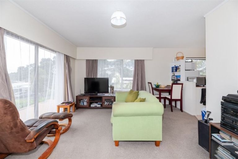 Photo of property in 2/6 Miro Street, New Lynn, Auckland, 0600