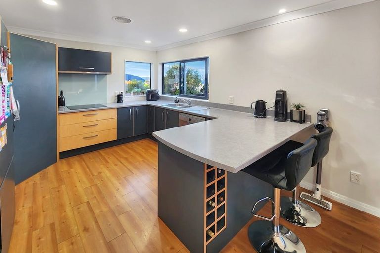 Photo of property in 16 Birkinshaw Grove, Riverstone Terraces, Upper Hutt, 5018