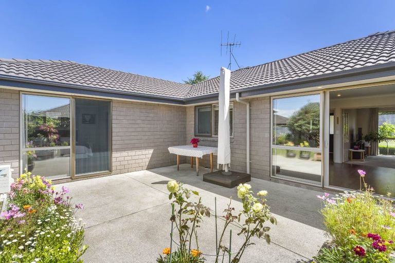 Photo of property in 12 Silkwood Crescent, Karaka, Papakura, 2113