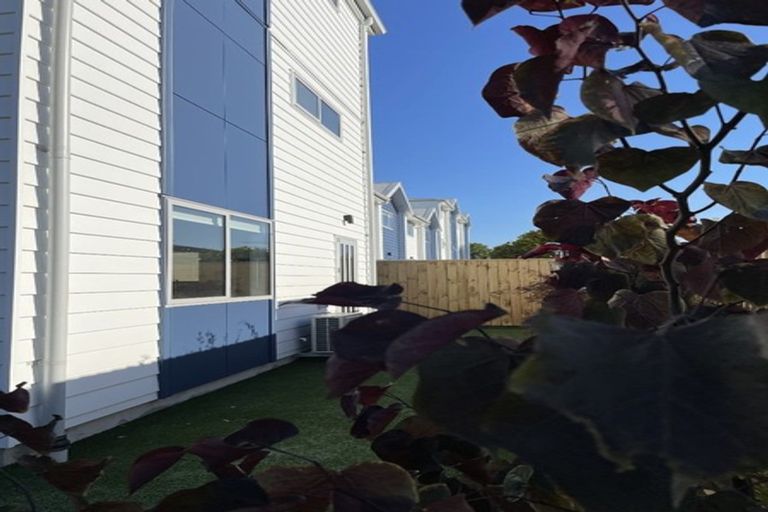 Photo of property in 2/8 Yeovil Road, Te Atatu Peninsula, Auckland, 0610