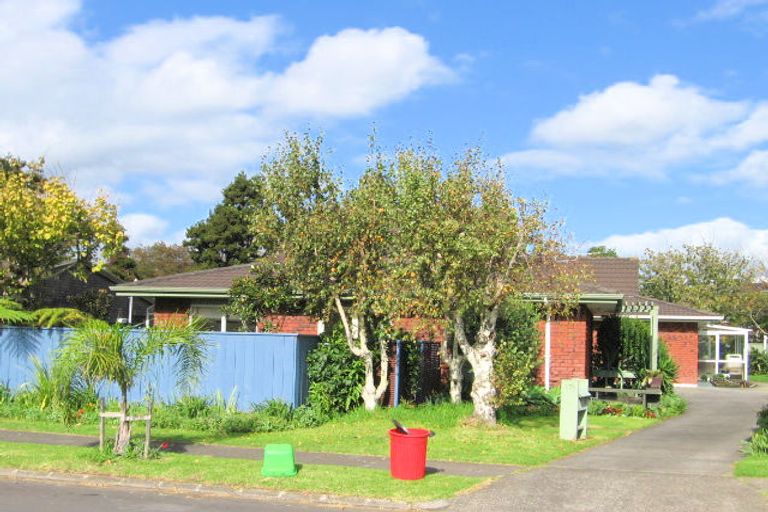 Photo of property in 2/17 Vivian Wilson Drive, Eastern Beach, Auckland, 2012