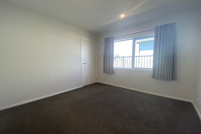 Photo of property in 12 Promontory Crescent, Newlands, Wellington, 6037