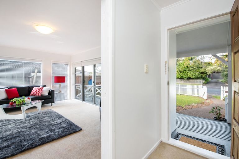 Photo of property in 5 Palm Court Drive, Glen Eden, Auckland, 0602
