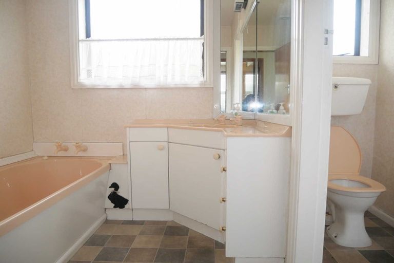 Photo of property in 1 Dunluce Place, Hornby, Christchurch, 8042
