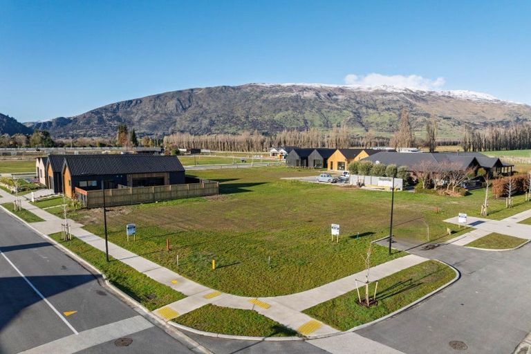 Photo of property in 21 Burbank Road, Wanaka, 9382