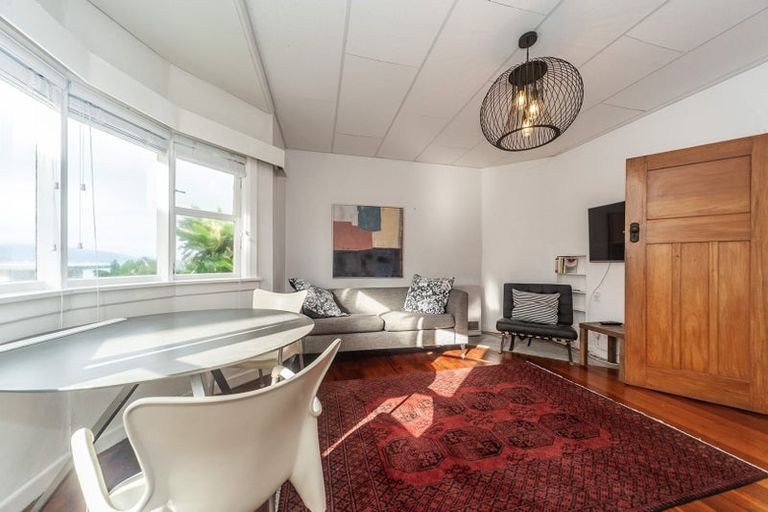 Photo of property in 281 Queens Drive, Lyall Bay, Wellington, 6022