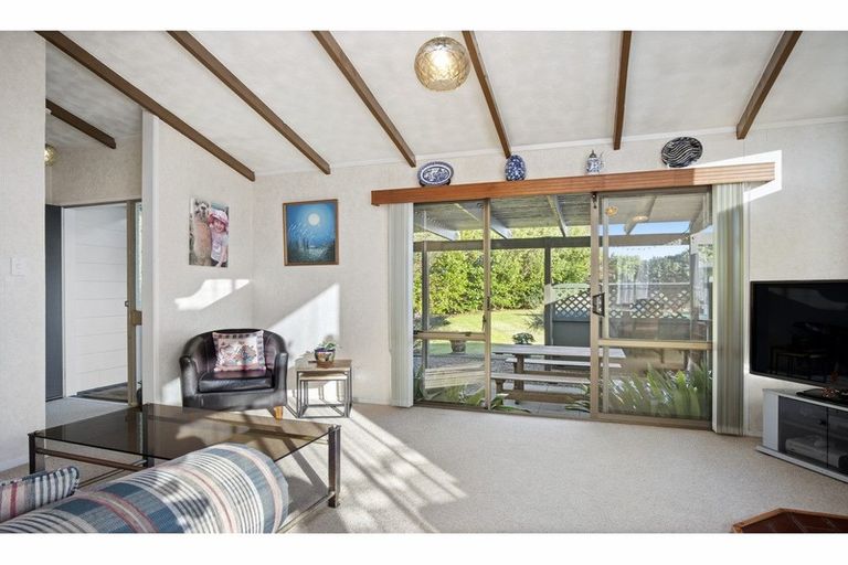 Photo of property in 11 Lina Place, Waiuku, 2123