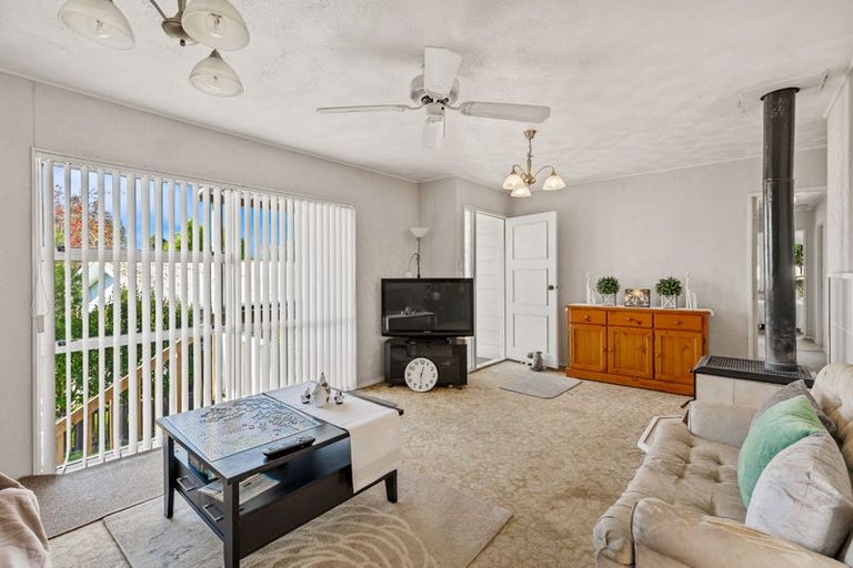 Photo of property in 26 Beauchamp Drive, Massey, Auckland, 0614