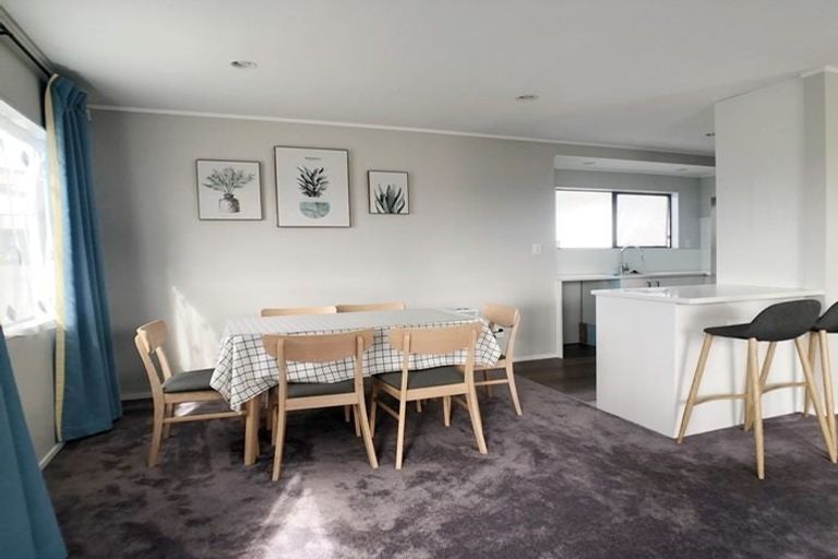 Photo of property in 1/3 Sevilla Place, Unsworth Heights, Auckland, 0632