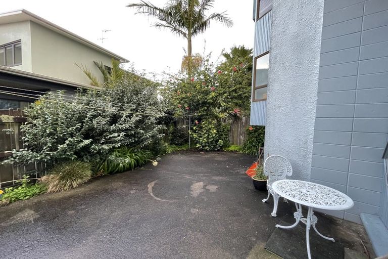 Photo of property in 64 Island Bay Road, Beach Haven, Auckland, 0626