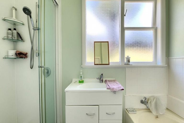 Photo of property in 31 Woodmancote Road, Khandallah, Wellington, 6035