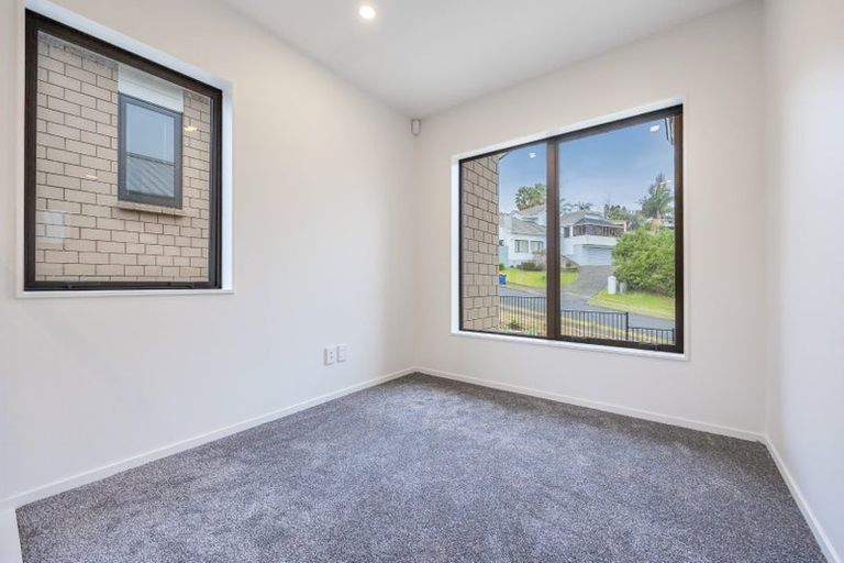 Photo of property in 13a Tenbless Court, Unsworth Heights, Auckland, 0632