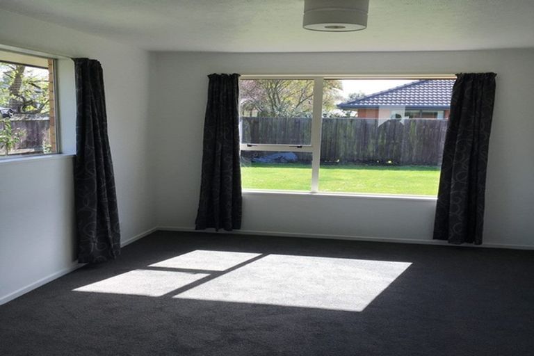 Photo of property in 3 Innisfree Place, Northwood, Christchurch, 8051