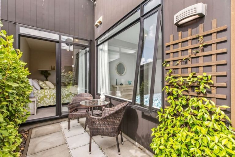 Photo of property in 21 Liberation Road, Papakura, 2110